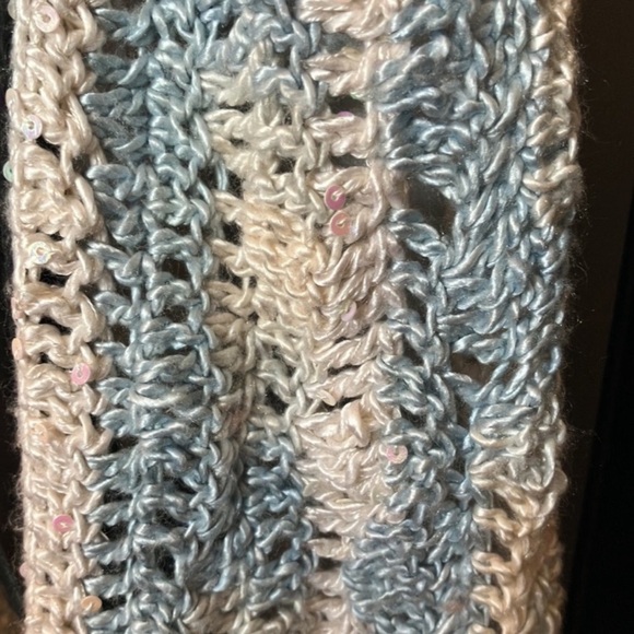 HAND Crocheted Cream & Light Blue Loose Weave Pinkish Subtly Sequined Scarf - Picture 5 of 7